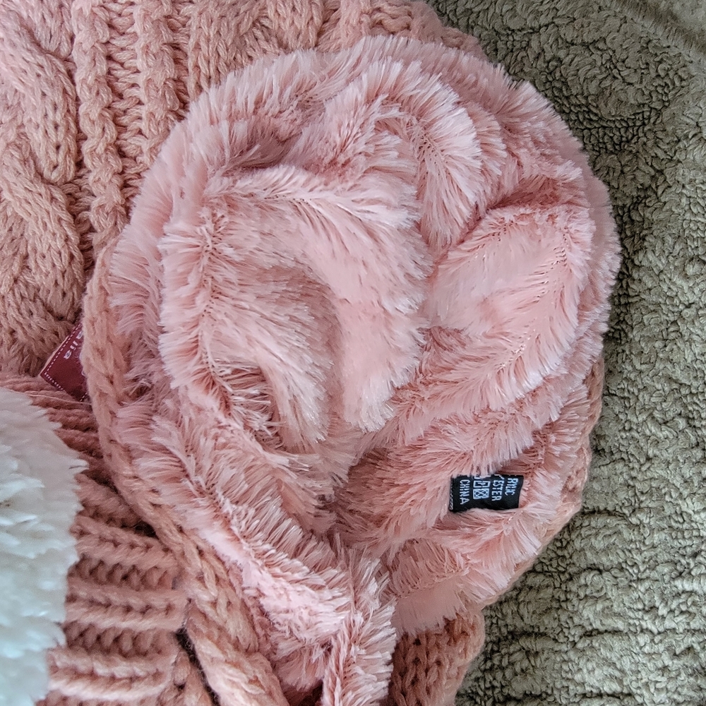 UGG hat and scarf set